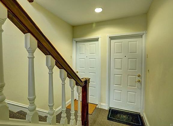 4th image of 27 W Locke Ln Unit 2