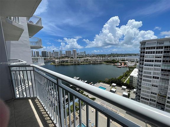 5th image of 18061 Biscayne Blvd APT 1804