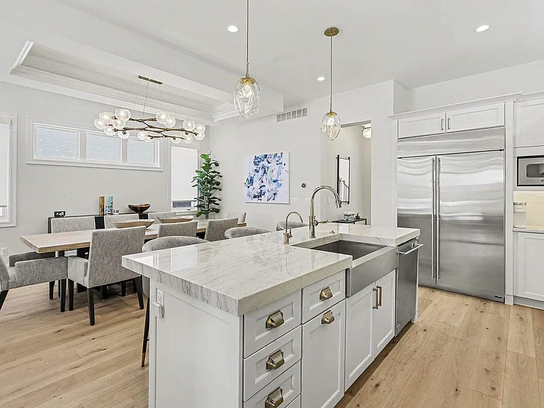 484 Park St — Photo 34
