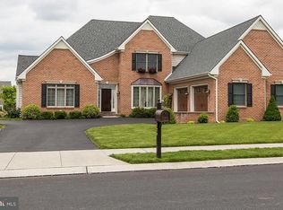 329 Greenhedge Dr, Lancaster, PA 17603