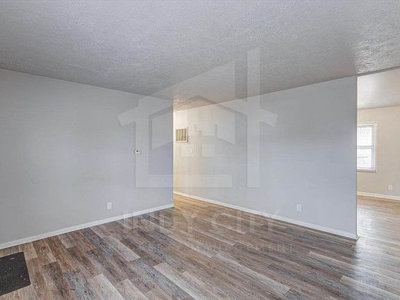 2nd image of 8328 E 41st Pl