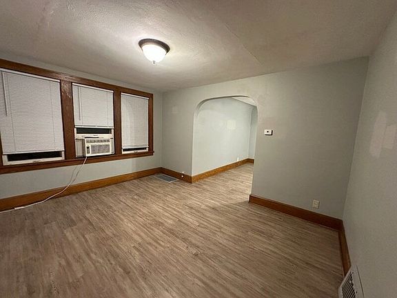 2nd image of 1909 Thurston Ave