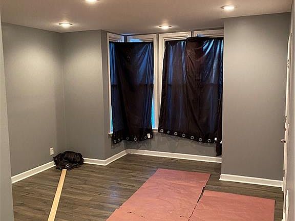 2nd image of 27 Robin St