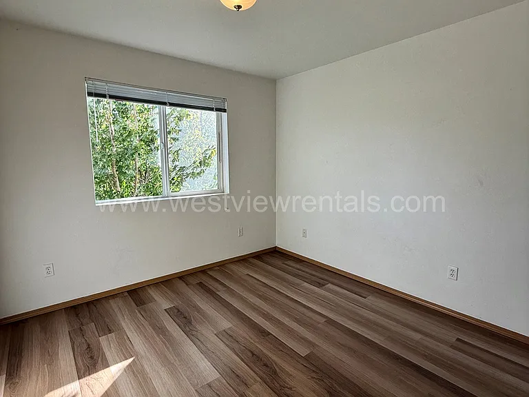 524 32nd St #305 — Photo 8