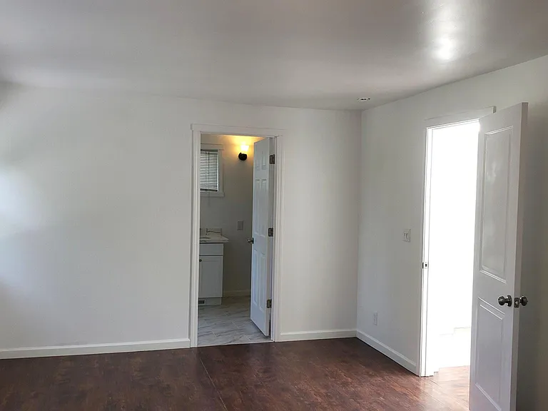 1034 NE 102nd St — Photo 24