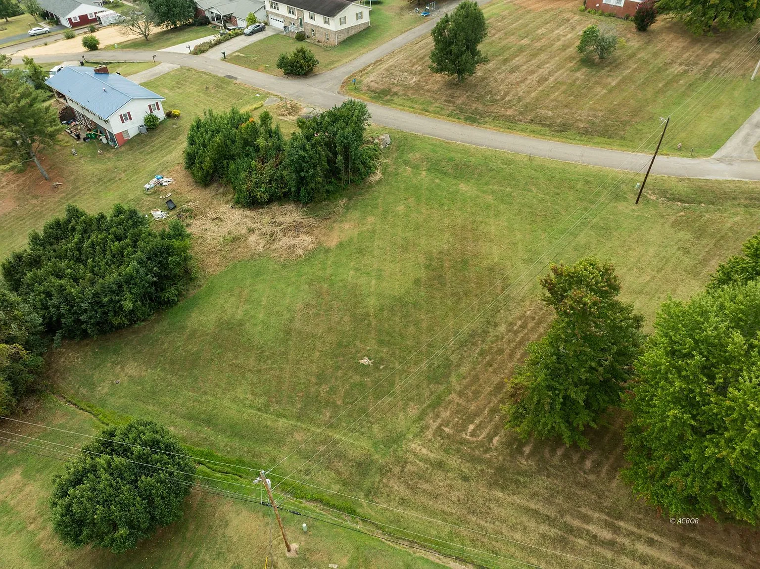 503 Maple Dr photo 1