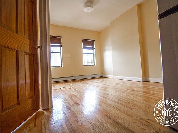 5th image of 205 Centre St APT 3R