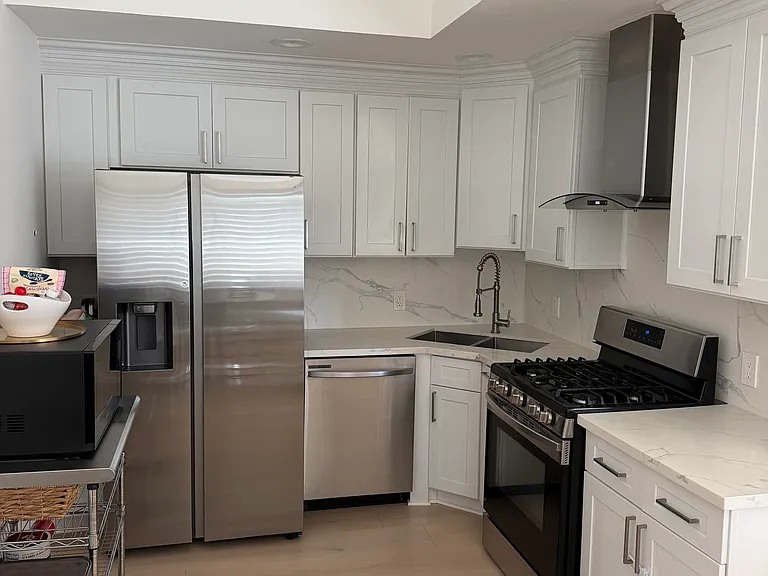 164 W 220th St #9 — Photo 10