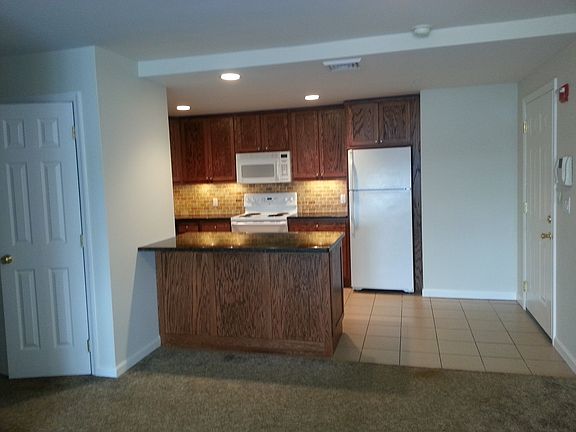 2nd image of 9 Secatoag Ave