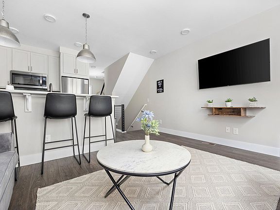 4th image of 138 Gillis St #18