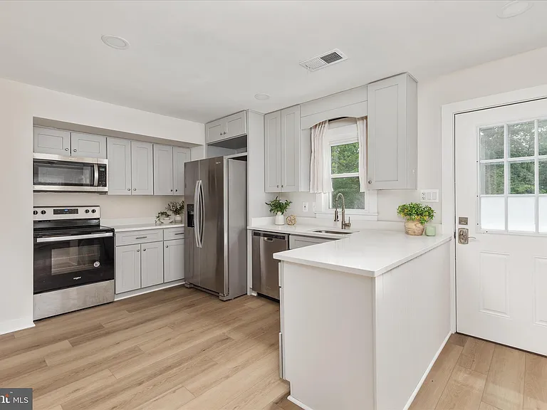 14013 Glenkirk Rd — Photo 10