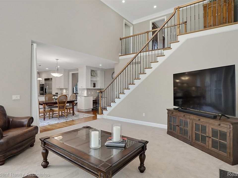 734 Wellington Cir, photo 26