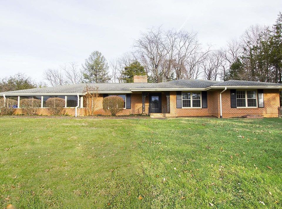 1st image of 808 Dickerson Ln
