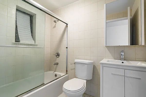 2nd image of 185 Hester St APT 2R
