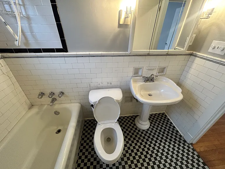 1121 Walnut St #1/2 — Photo 7