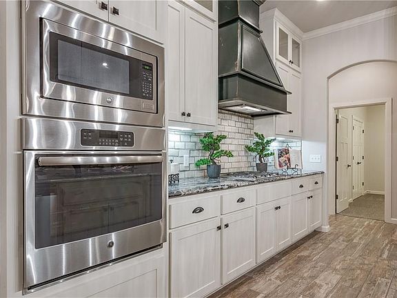 3rd image of 3425 Austrian Pine Ln
