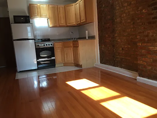 Rented by Warren T Real Estate Corp. | media 82