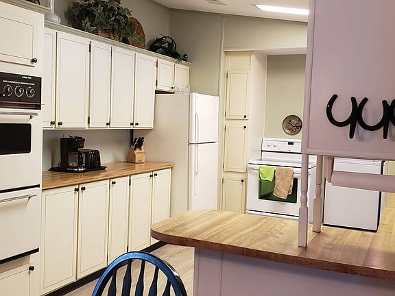 3rd image of 402 Knotwood Ln