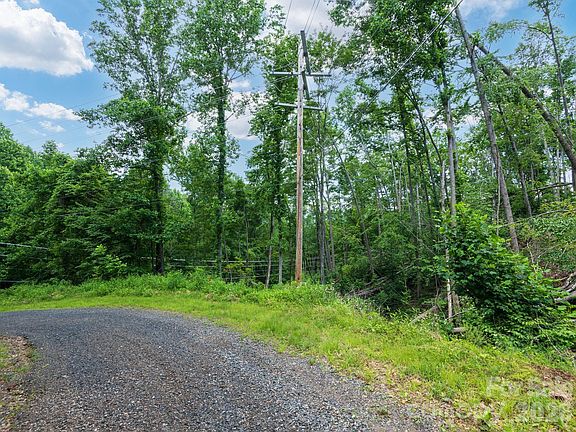 3rd image of 99999 Winterberry Rd #11