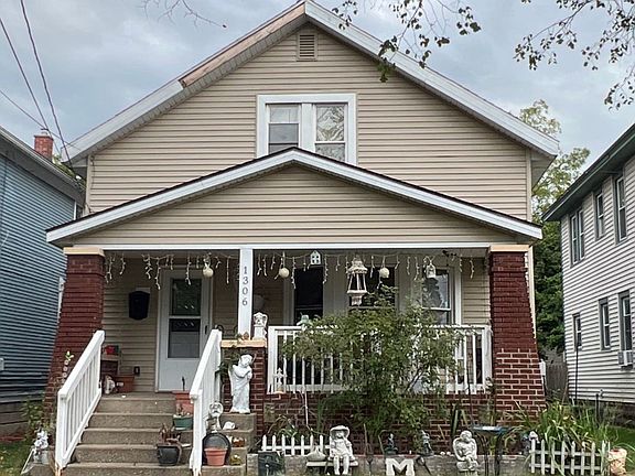 2nd image of 1306 Davis Ave NW