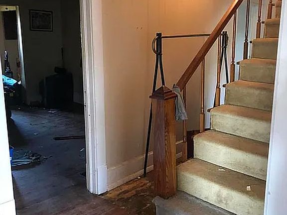 5th image of 1114 Oak St