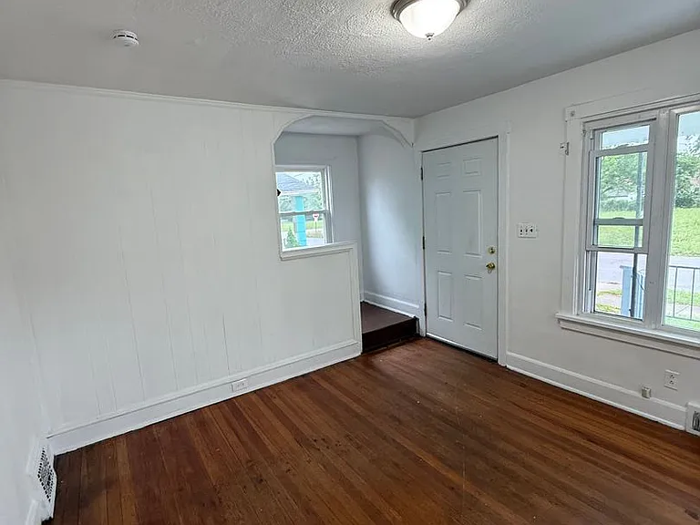 10214 Avon Ave — Photo 9