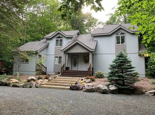 6259 Lakeview Dr, Pocono Pines, PA 18350
