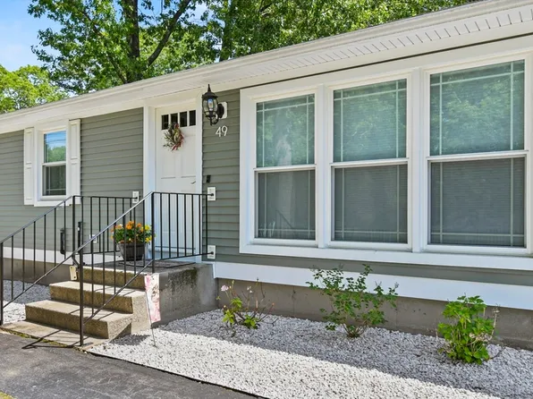 49 Anson St, Chicopee, MA 01020