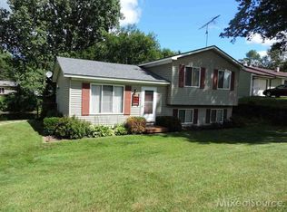 1082 Devon Rd, Lake Orion, MI 48362