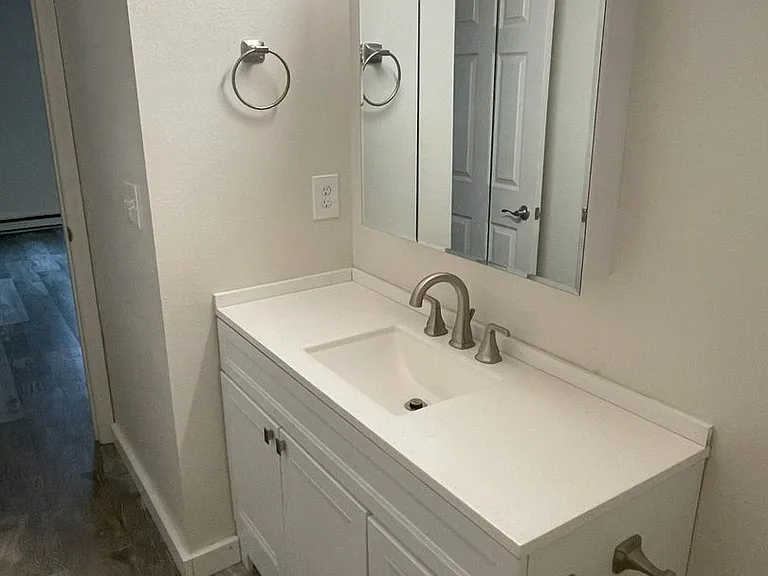 Campus Park Apartments - SAMI Apartments — Photo 39