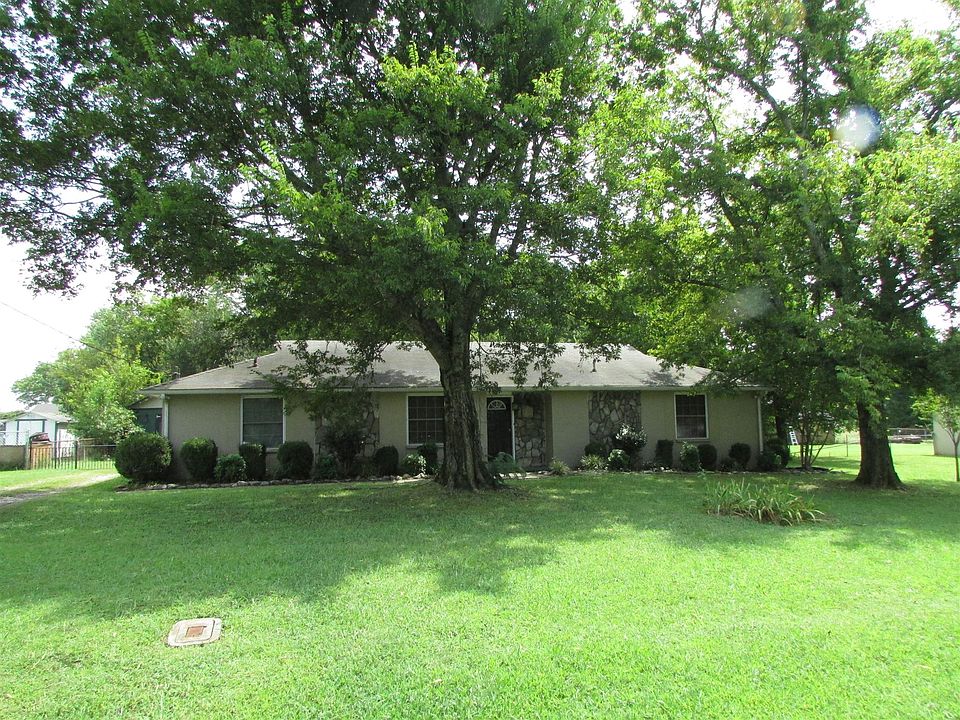1st image of 408 Pioneer Dr