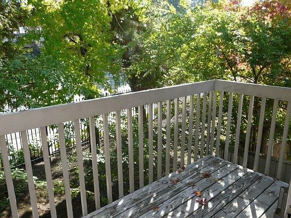 3rd image of 5610 Victoria Ln