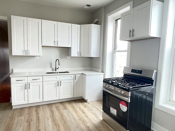 5th image of 3031 S Archer Ave #3