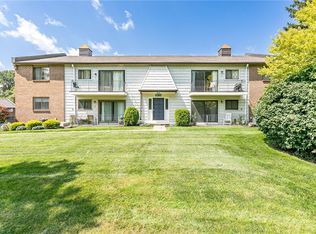 19-1 Great Wood Ct, Fairport, NY 14450