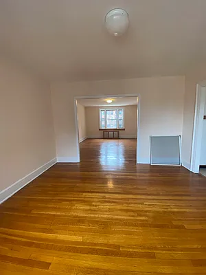 Rented by Kew Forest Realty Inc | media 6