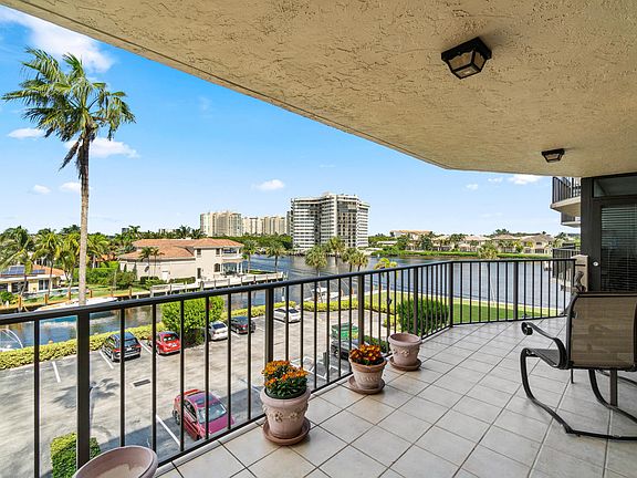 Home For Sale In Porta Bella