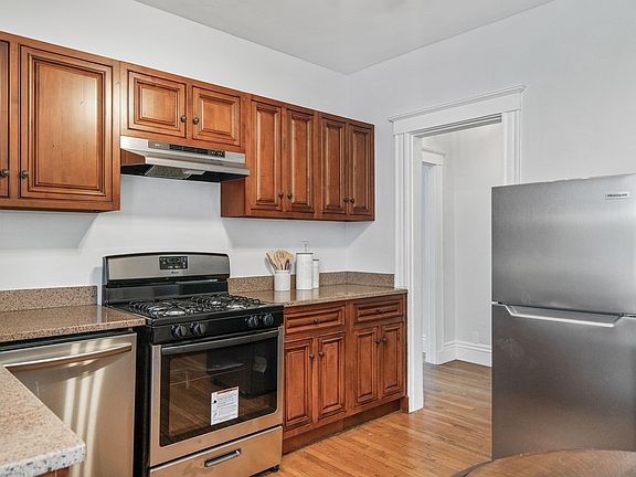 5th image of 8 Kinross Rd APT 4