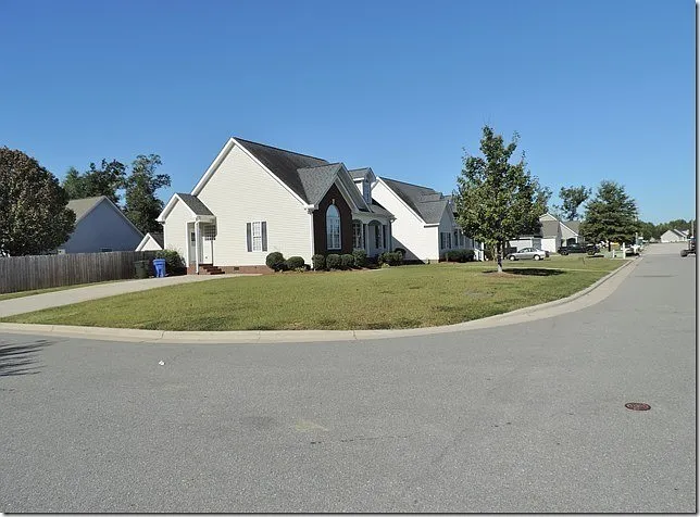 2409 Chelsea Drive — Photo 4