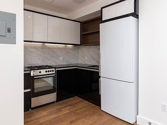 2nd image of 581 Ocean Pkwy APT 4H