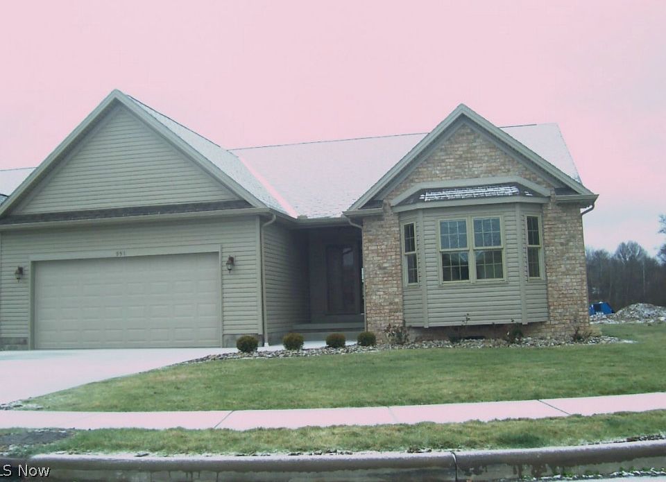 1st image of 985 Park Pl