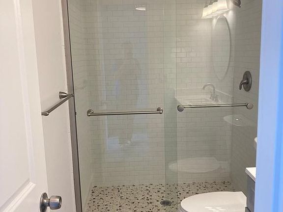 4th image of 415 N Cypress Dr APT 8
