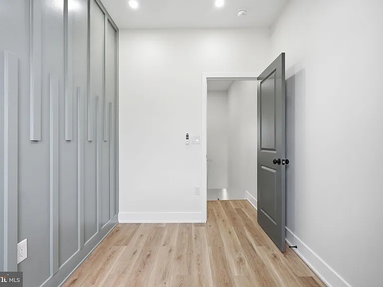 512 S Yewdall St — Photo 18