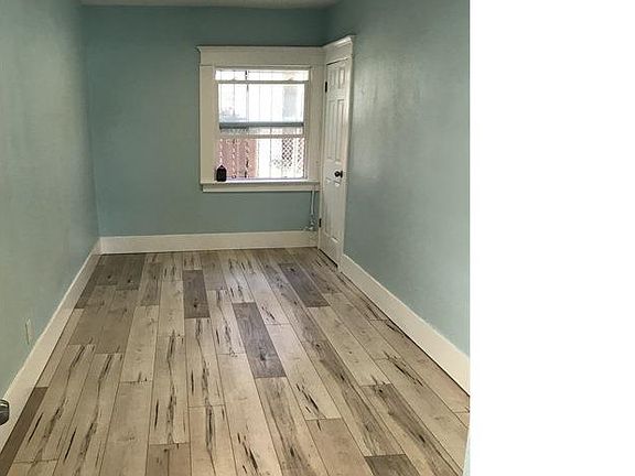 2nd image of 4428 Menlo Ave
