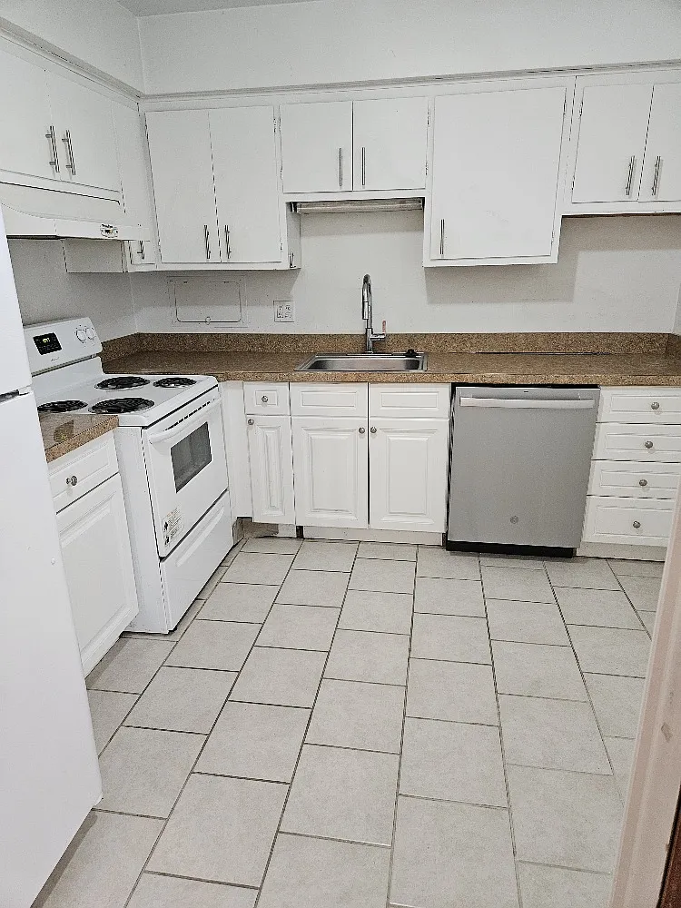 1 bed, 1200 sqft, $1,300 — Photo 3