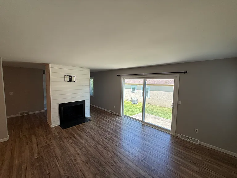 904 Bluffway Dr #902 — Photo 4