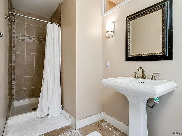 1100 S Clayton St — Photo 24