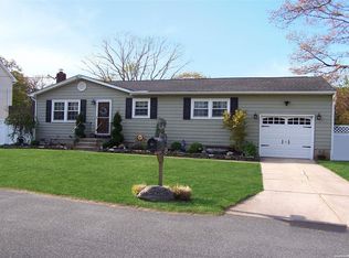 5 Hurstwood Rd, Shirley, NY 11967