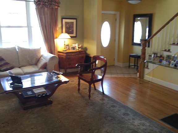 Livingroom /10 Ft Ceiling