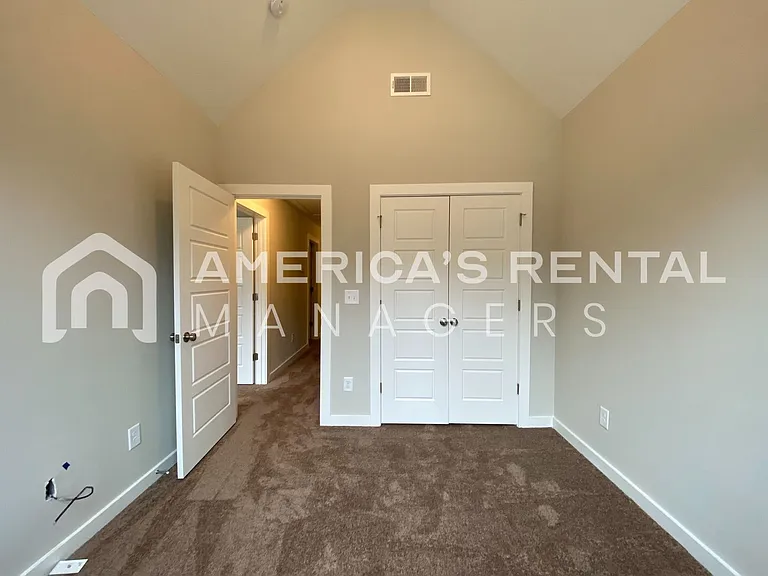 7950 Saint James Dr — Photo 31