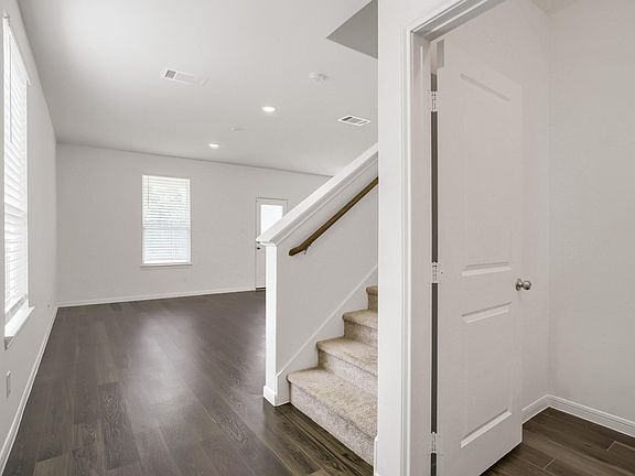 3rd image of 21534 Austell Pond Dr